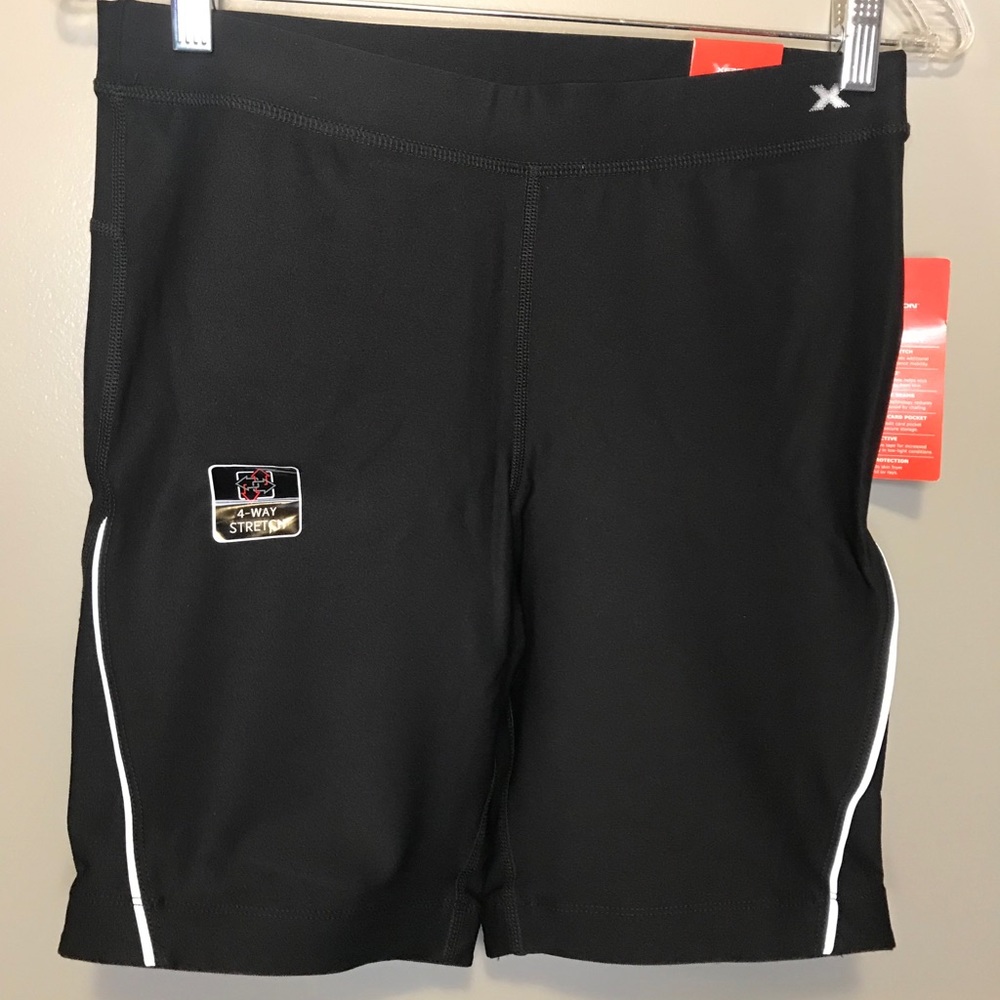 🔴 Xersion women’s shorts. Size medium. NWT